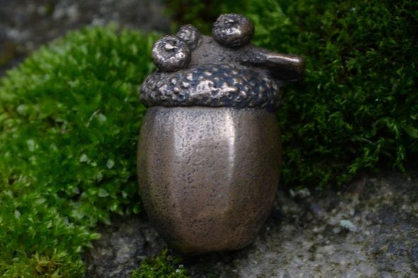 Enchanted Acorn Pin © Bryony Whistlecraft | MooredgeintheMist.com
